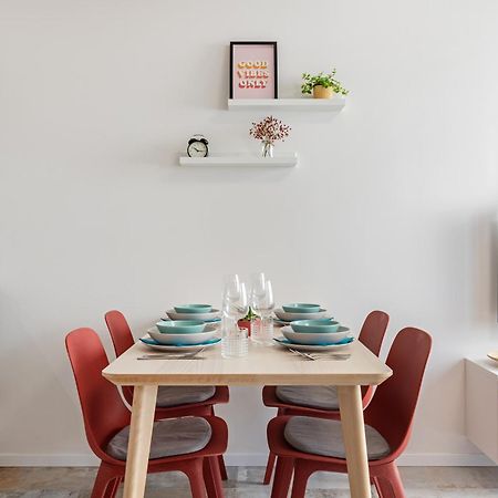 Fully Equipped Apartments With Terraces, Free Garage Parking, Netflix & Ac - By Apartmany Slapanice Cz Bagian luar foto