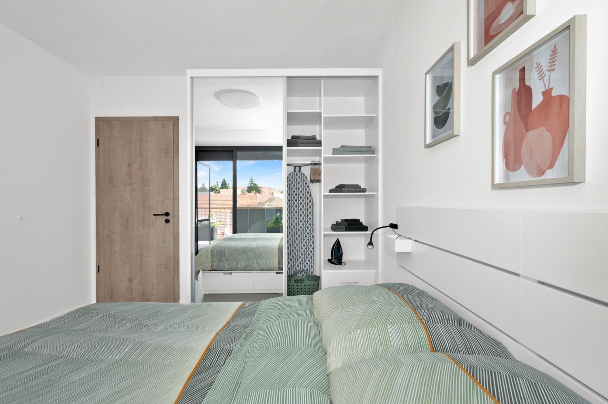 Fully Equipped Apartments With Terraces, Free Garage Parking, Netflix & Ac - By Apartmany Slapanice Cz Bagian luar foto