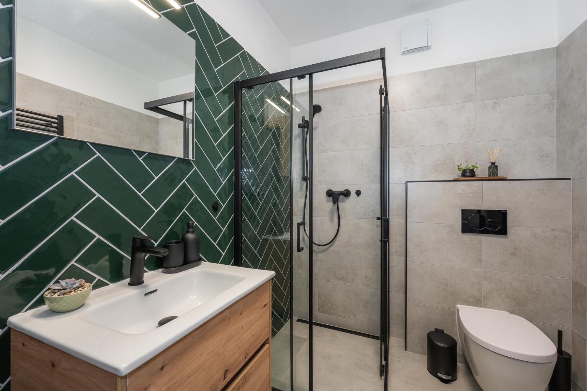 Fully Equipped Apartments With Terraces, Free Garage Parking, Netflix & Ac - By Apartmany Slapanice Cz Bagian luar foto