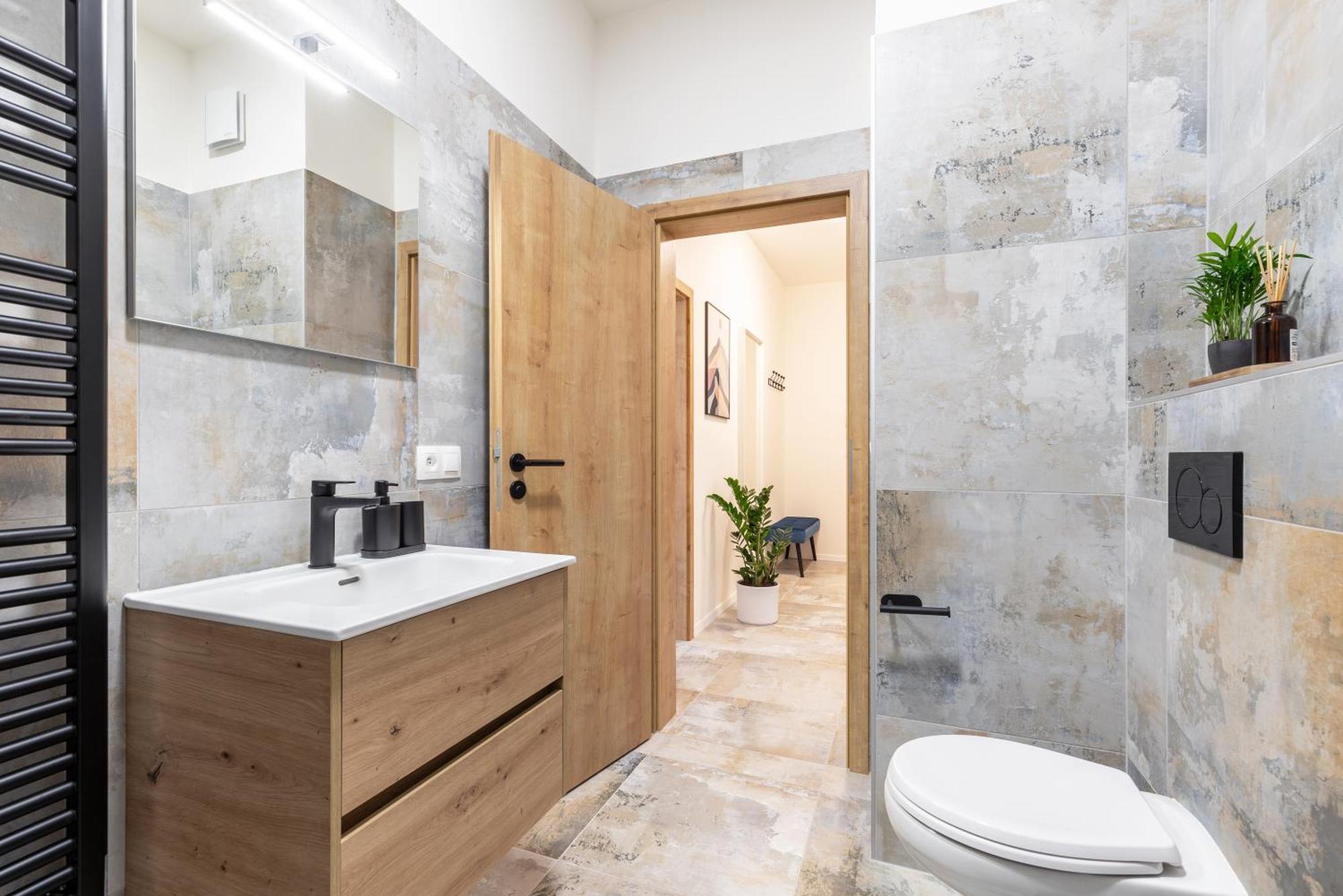 Fully Equipped Apartments With Terraces, Free Garage Parking, Netflix & Ac - By Apartmany Slapanice Cz Bagian luar foto
