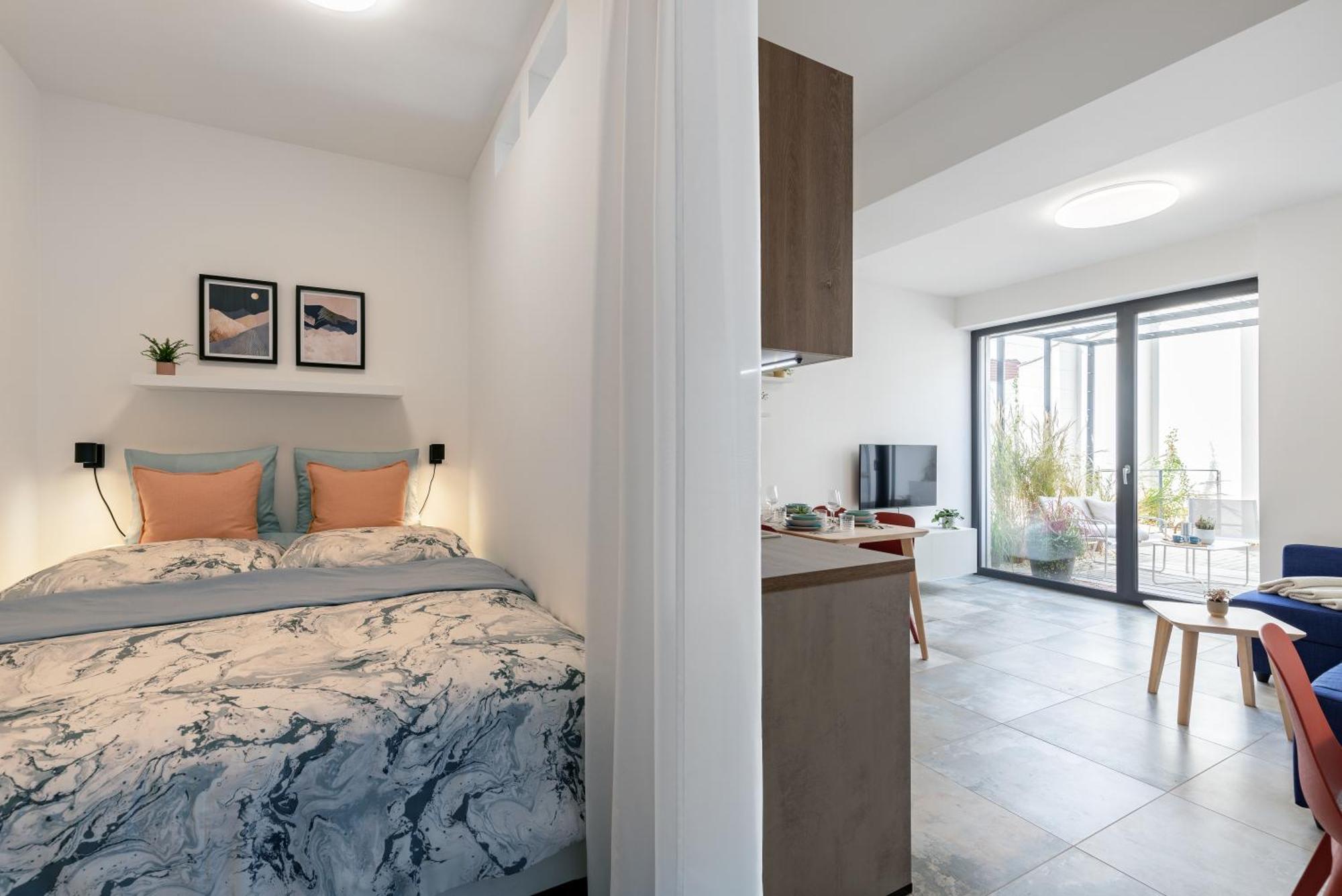 Fully Equipped Apartments With Terraces, Free Garage Parking, Netflix & Ac - By Apartmany Slapanice Cz Bagian luar foto