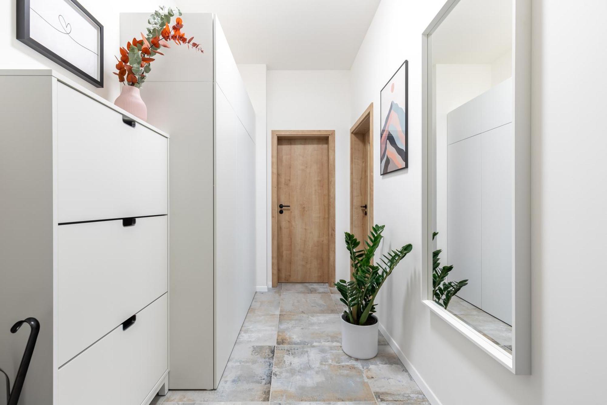 Fully Equipped Apartments With Terraces, Free Garage Parking, Netflix & Ac - By Apartmany Slapanice Cz Bagian luar foto