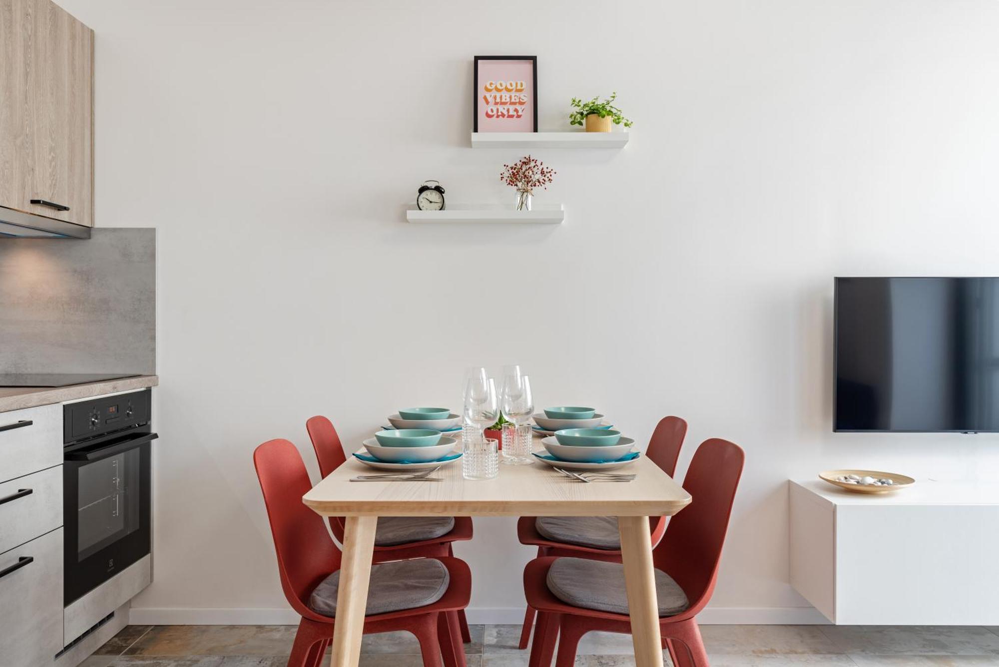 Fully Equipped Apartments With Terraces, Free Garage Parking, Netflix & Ac - By Apartmany Slapanice Cz Bagian luar foto